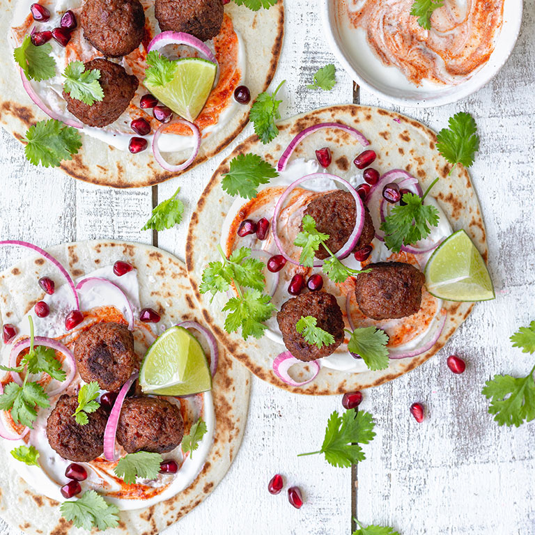 Tacos με Vegan Balls, Harissa σως και γιαούρτι 