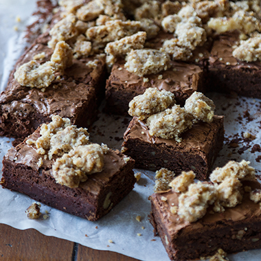 Brownies Σοκολάτα με Crumble καρυδιού του Άκη Πετρετζίκη με Dessert