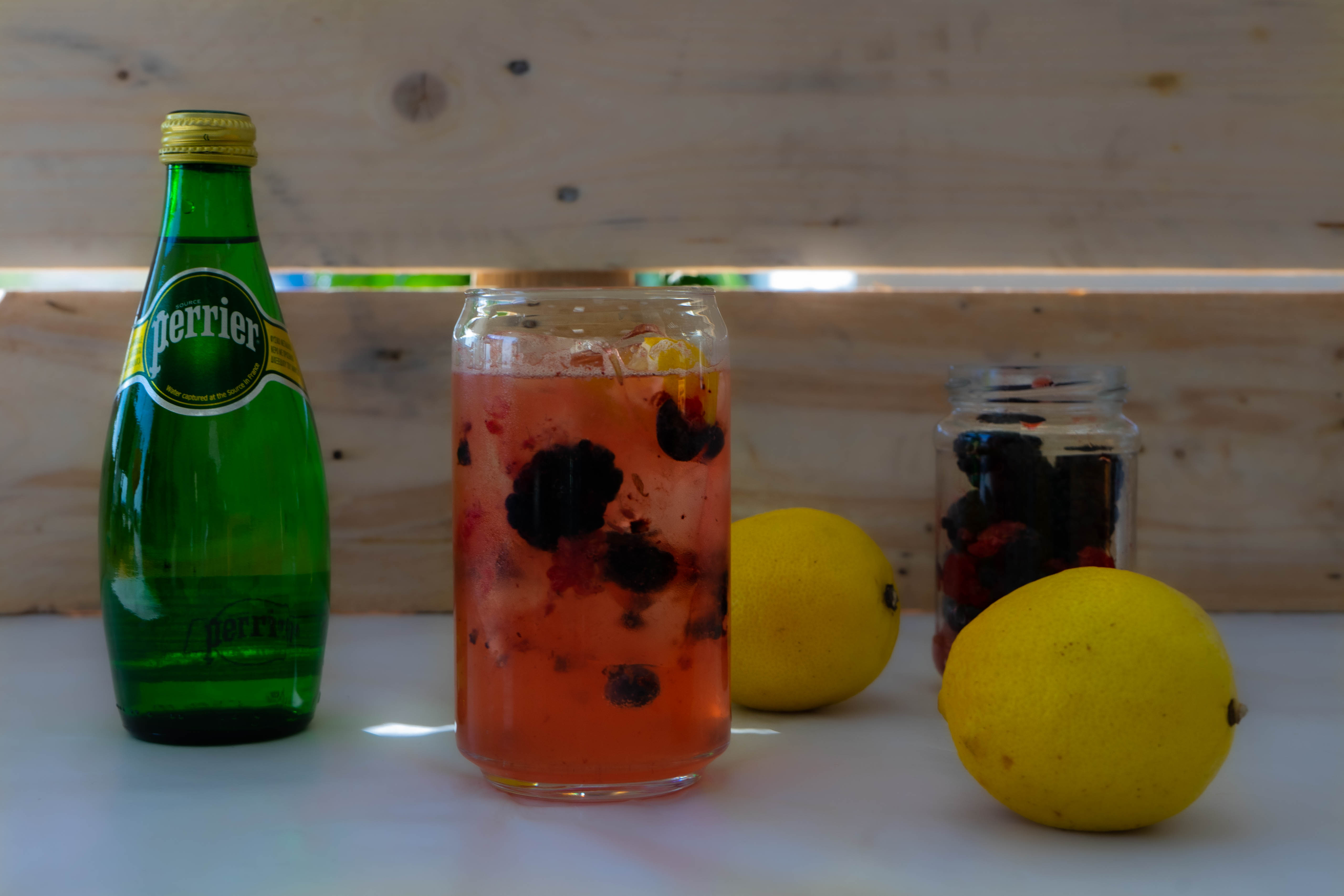 Perrier cocktail fancy lemonade: συνδυασμός λεμονάδας με μούρα