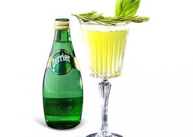 Perrier cocktail Basilic: gin, χυμός λεμονιού & φρέσκος βασιλικός