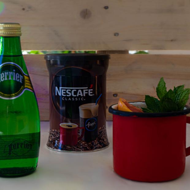 Perrier cocktail Pinky & the Brain με Nescafé Classic & Pink Grapefuit