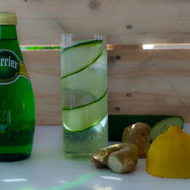 Perrier cocktail cucumber mule με αγγούρι, ginger, χυμό λεμόνι & πάγο